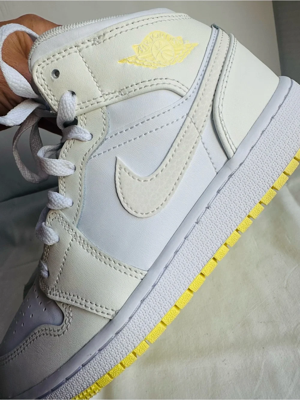 Kids Nike Air Jordan 1 Mid sneakers Size 3.5